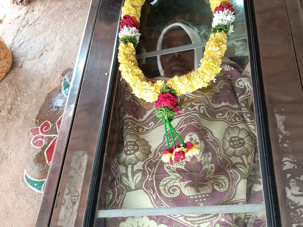 వడదెబ్బకు వృద్ధురాలి మృతి