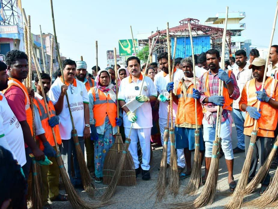 స్వచ్ఛతకు ప్రజలు సహకరించాలి: ఎమ్మెల్యే