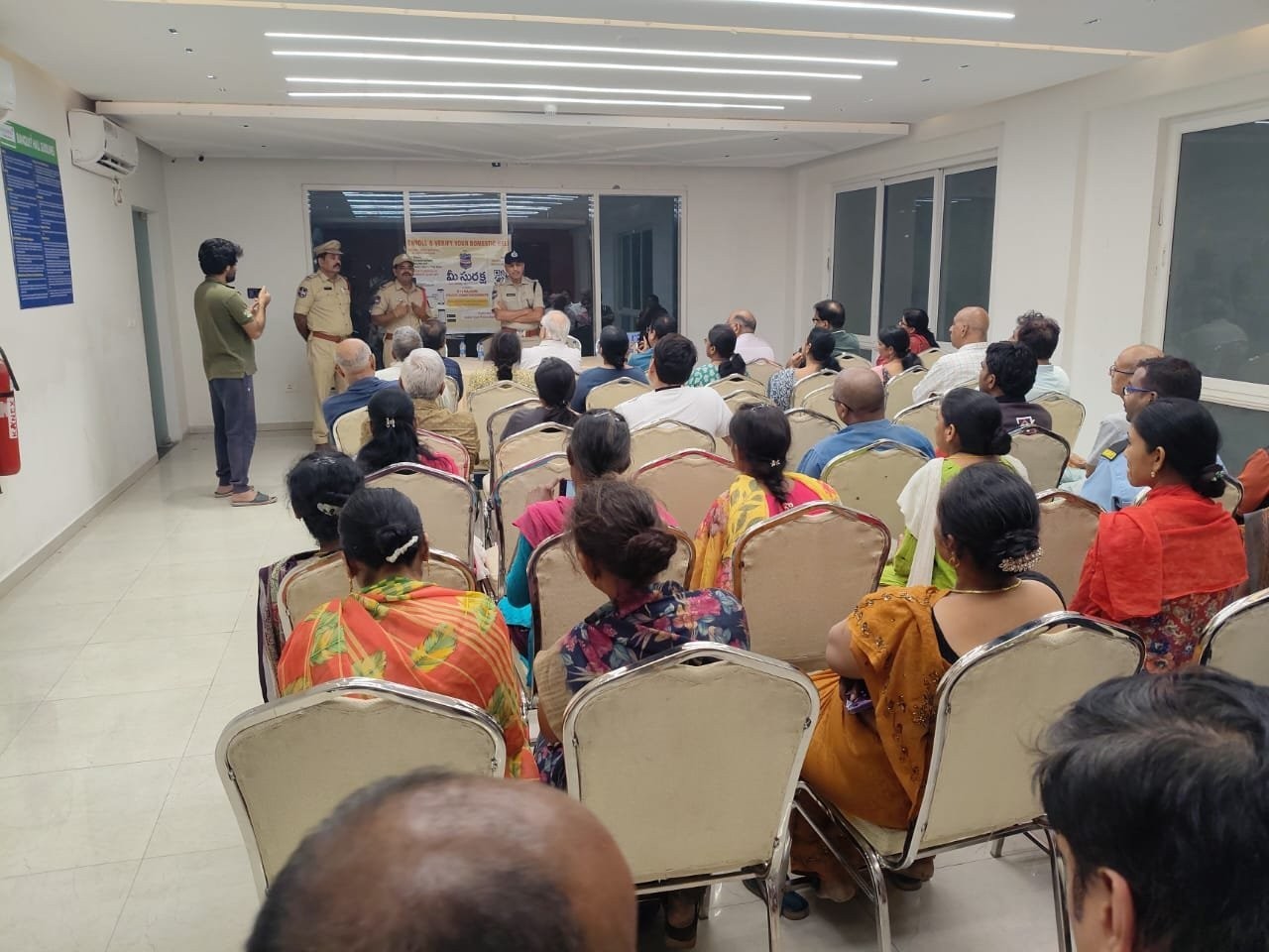 మీ సురక్ష యాప్‌‌పై పోలీసుల అవగాహన కార్యక్రమం