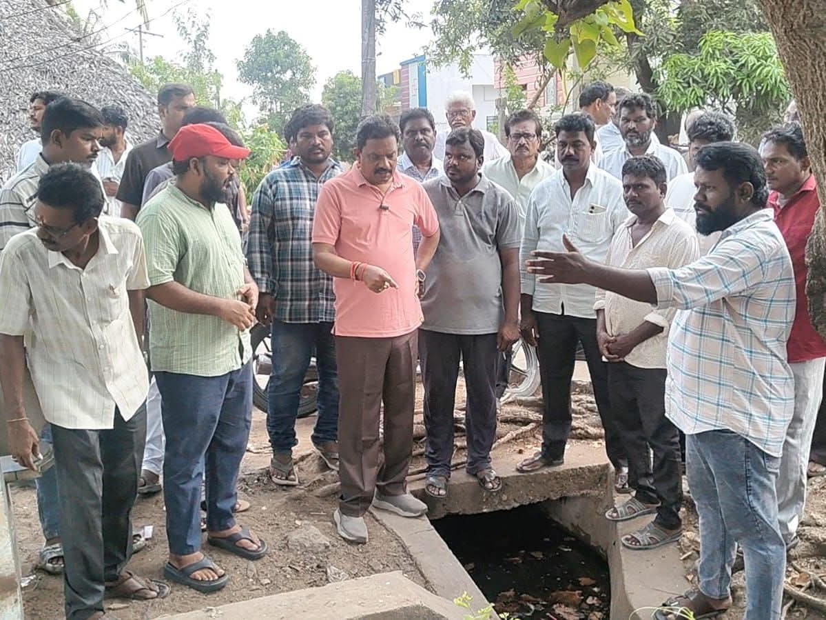 పరిసరాలను పరిశుభ్రంగా ఉంచాలి: ఎమ్మెల్యే ముప్పిడి