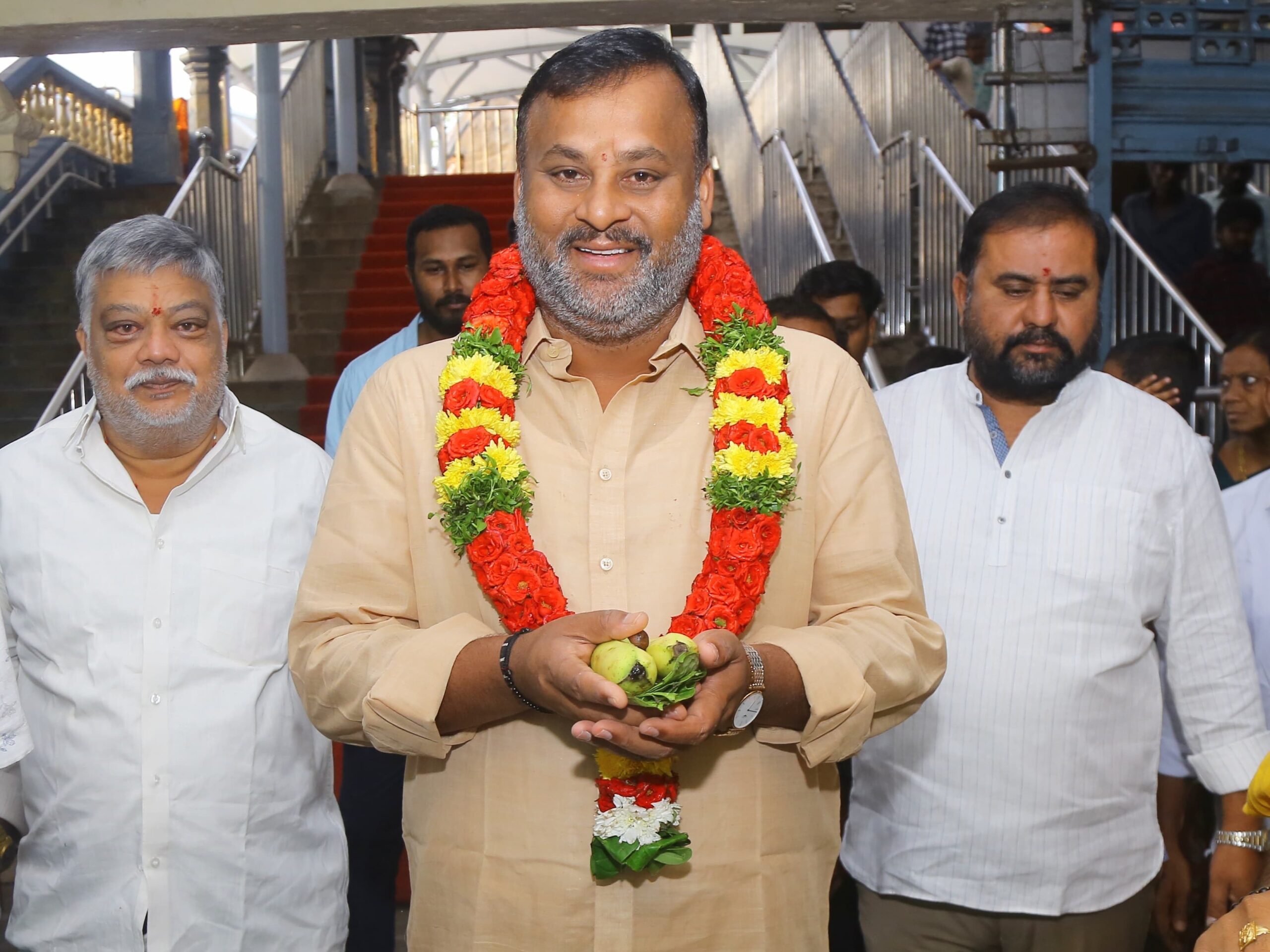 కనకదుర్గమ్మను దర్శించుకున్న మంత్రి