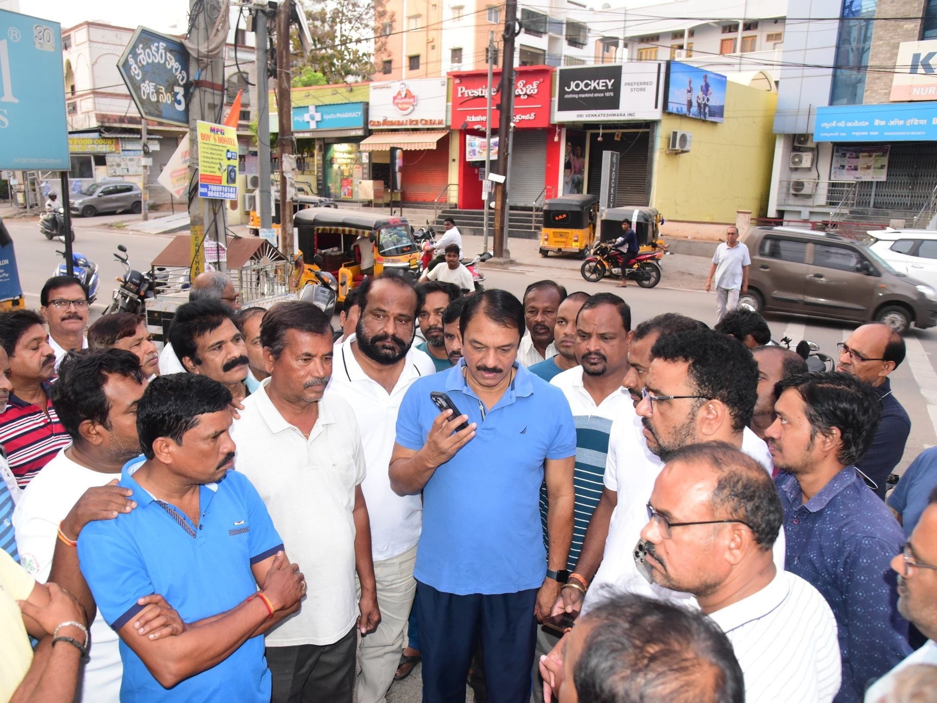 తాగునీటి సమస్యలపై ఎమ్మెల్యే ప్రత్యేక పర్యటన
