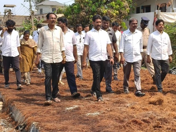 కల్వర్టు పనులు పరిశీలించిన ఎమ్మెల్యే