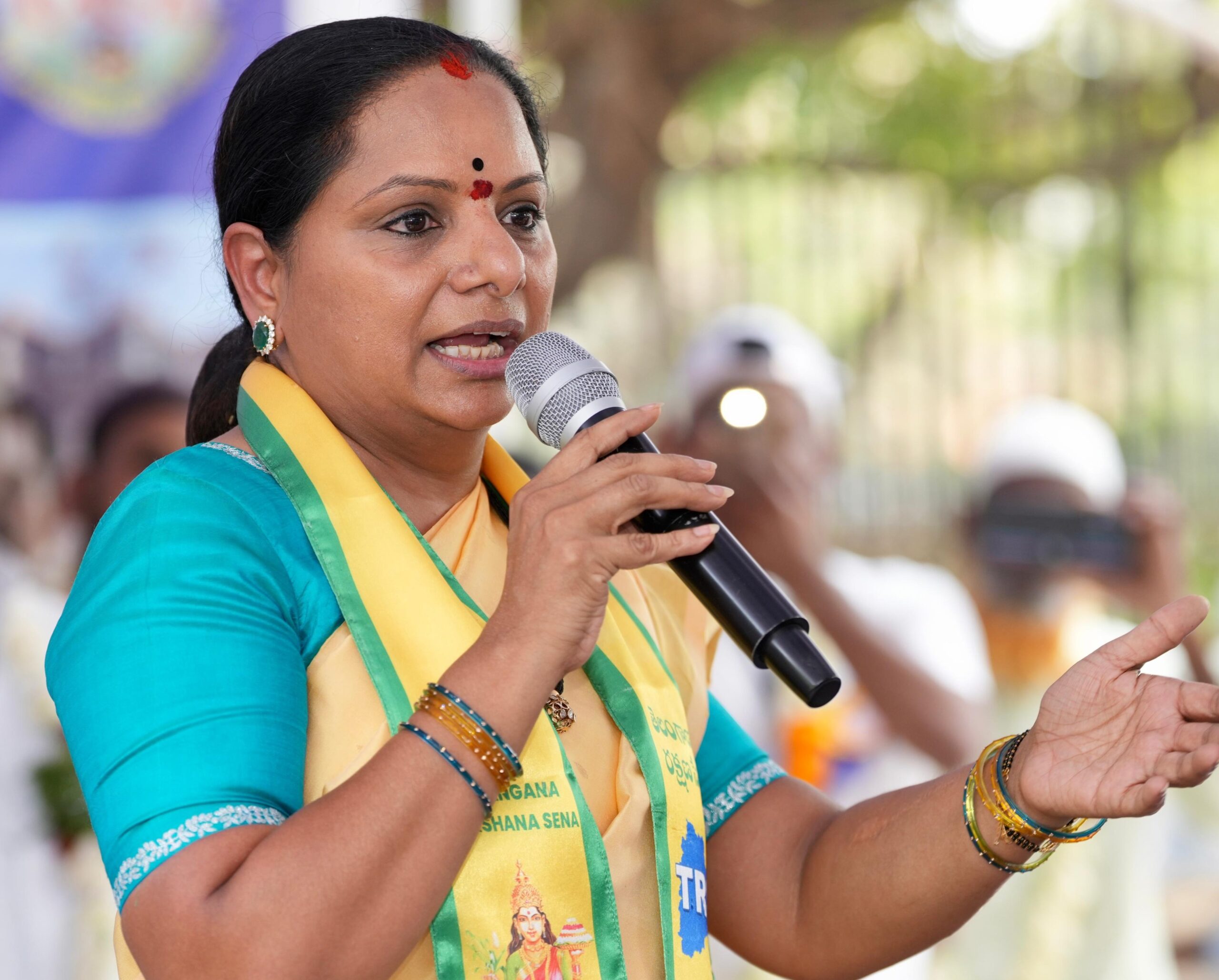 గవర్నర్‌ శివప్రతాప్ శుక్లాను కలిసిన కవిత 