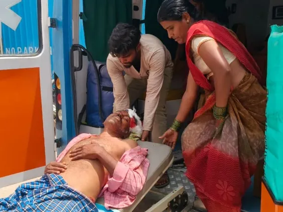 కారు ఢీకొని రైతుకు తీవ్ర గాయాలు