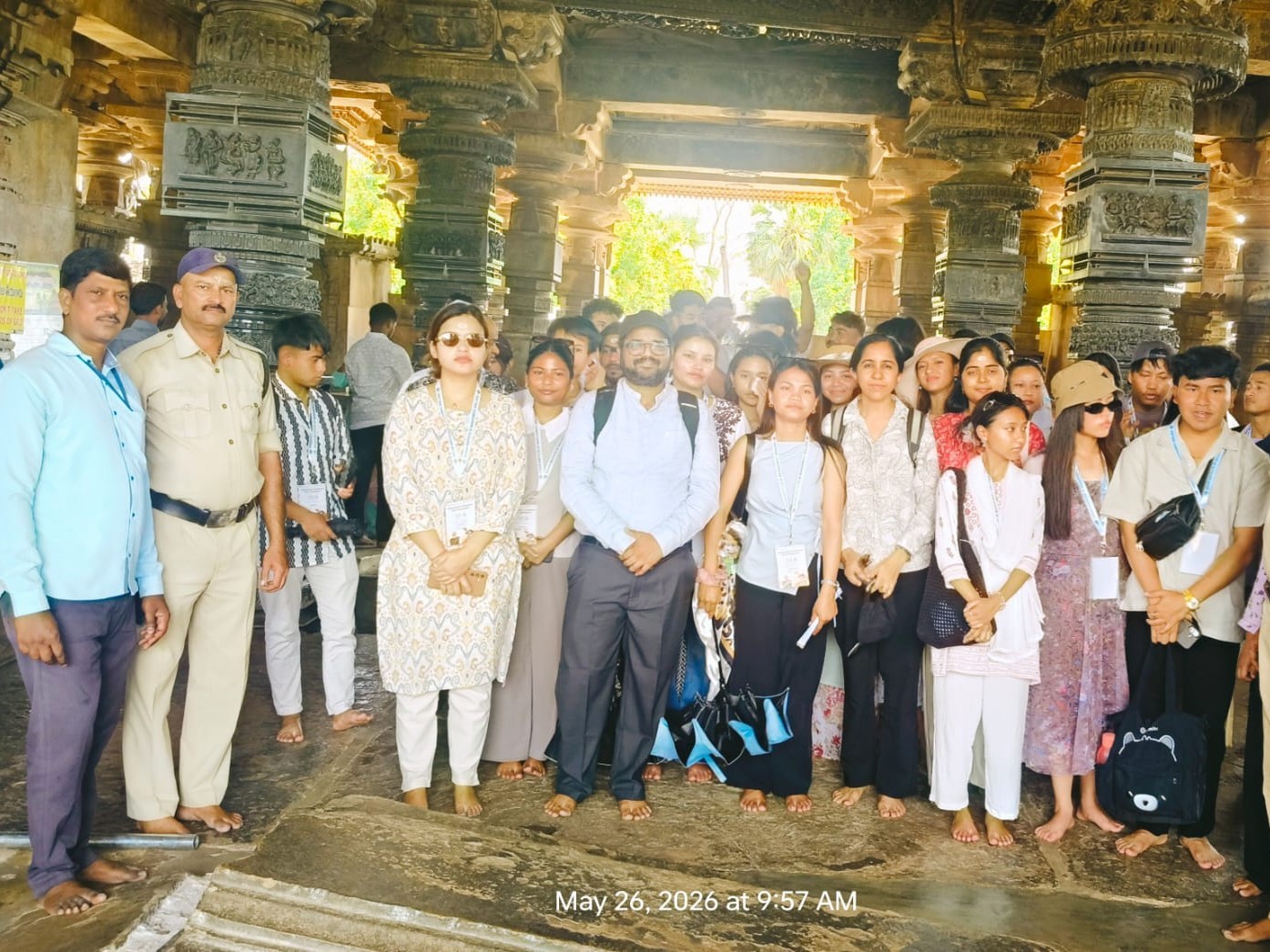 రామప్పను సందర్శించిన ఐఐఎం షిల్లాంగ్ విద్యార్థులు