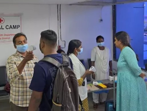 విమానాశ్రయంలో ఎబోలా వైరస్ స్క్రీనింగ్ పరీక్షలు