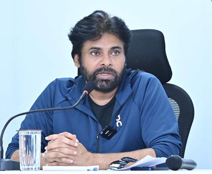 పుష్కరాల ఏర్పాట్లపై పవన్ కళ్యాణ్ సమీక్ష