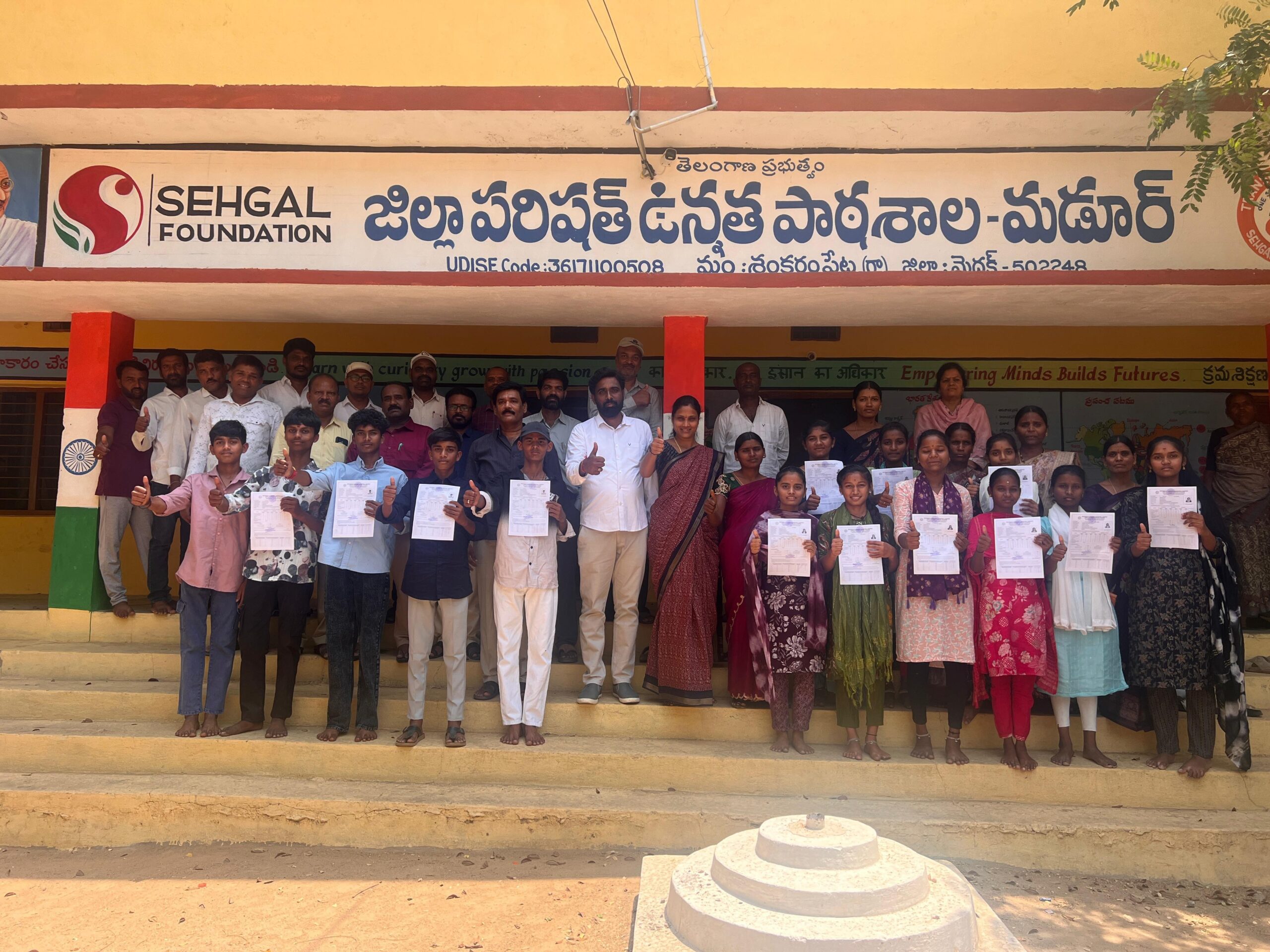 పదో తరగతి విద్యార్థులకు సన్మానం