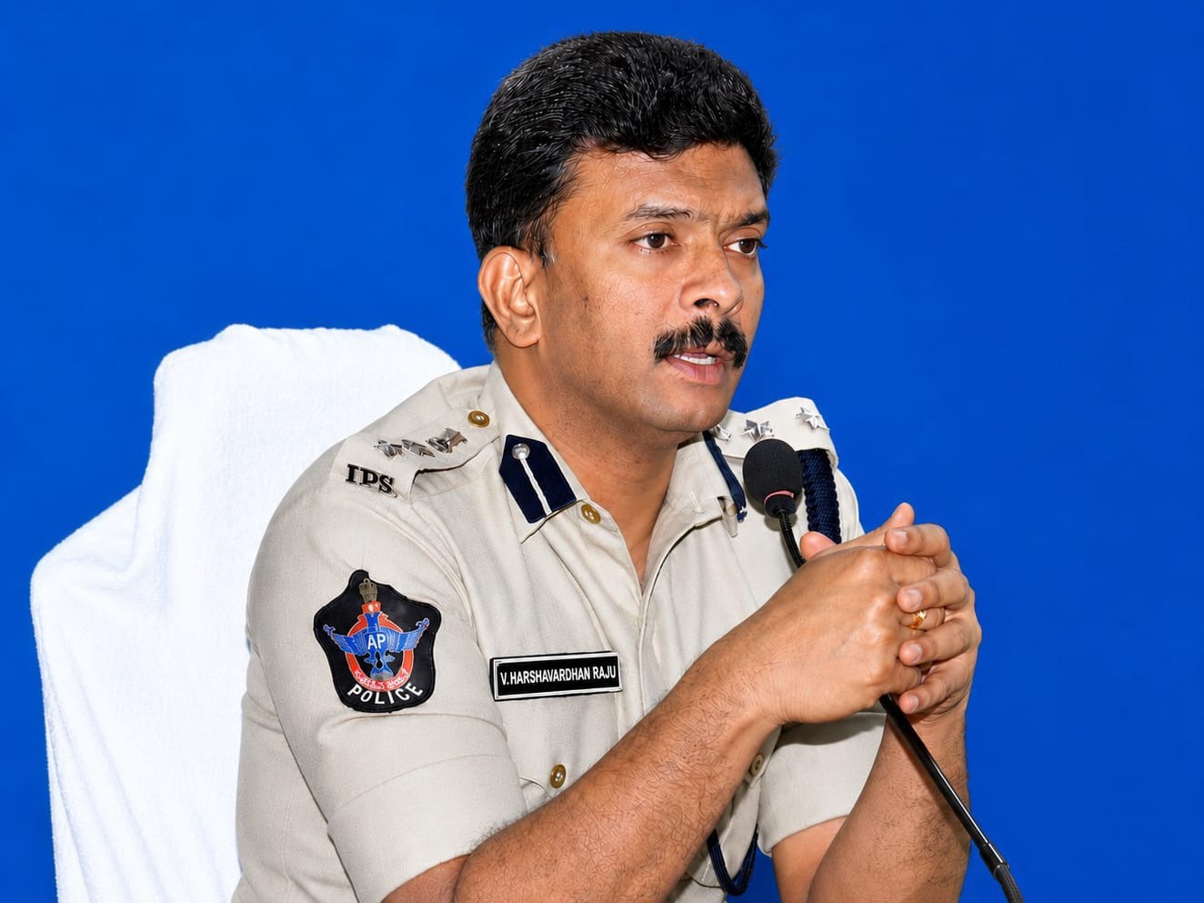 అక్రమంగా మూగజీవాలను తరలిస్తే చర్యలు