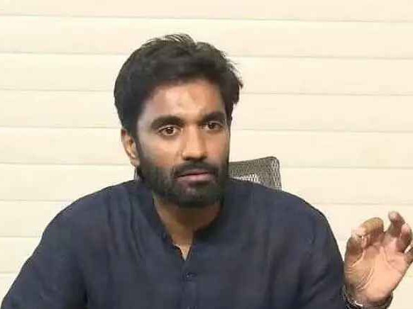 ఇసుక దోపిడీ చేస్తున్నారు: మాజీ ఎంపీ