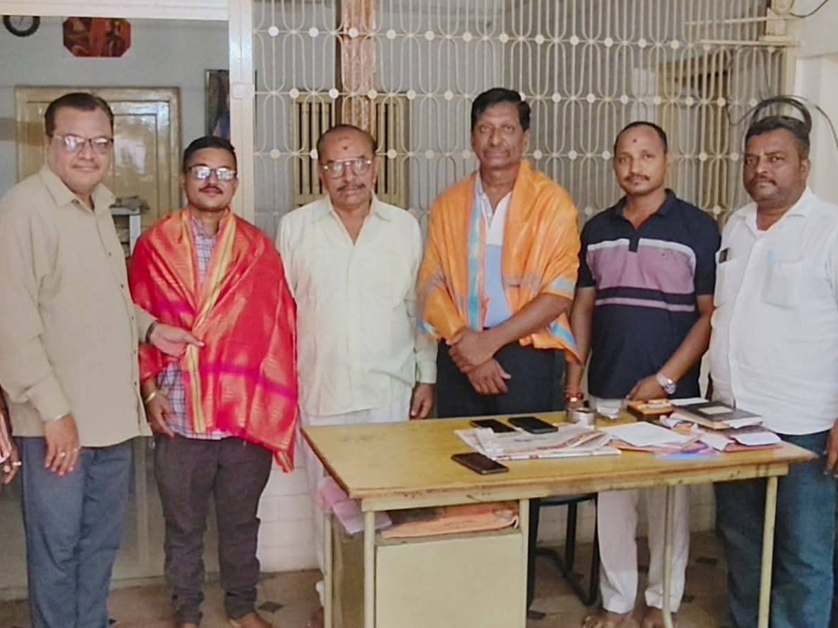 బీజేపీ జిల్లా కార్యవర్గ సభ్యులకు ఘన సన్మానం