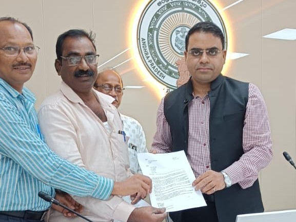 సీఈవోకు ఆప్ నేత బాలాజీ రెడ్డి ఫిర్యాదు
