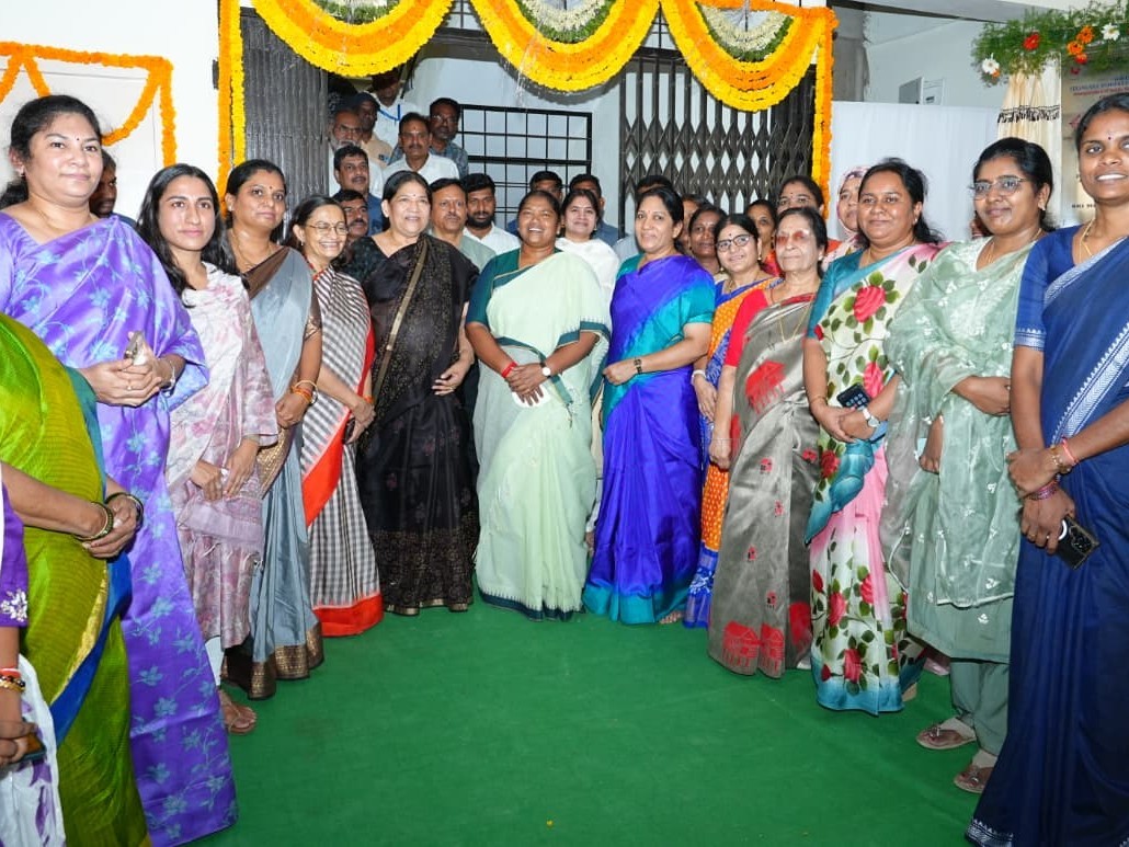 ‘సఖి కేంద్రం’ను ప్రారంభించిన మంత్రి సీతక్క