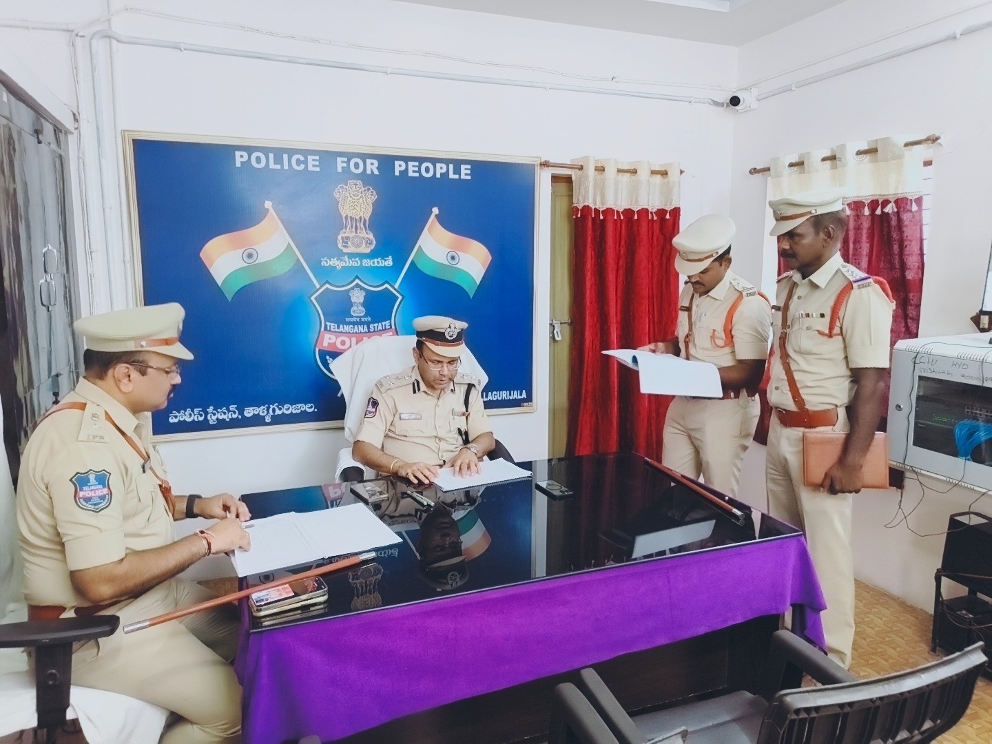 తాళ్లగురజాల పోలీస్ స్టేషన్ తనిఖీ చేసిన CP