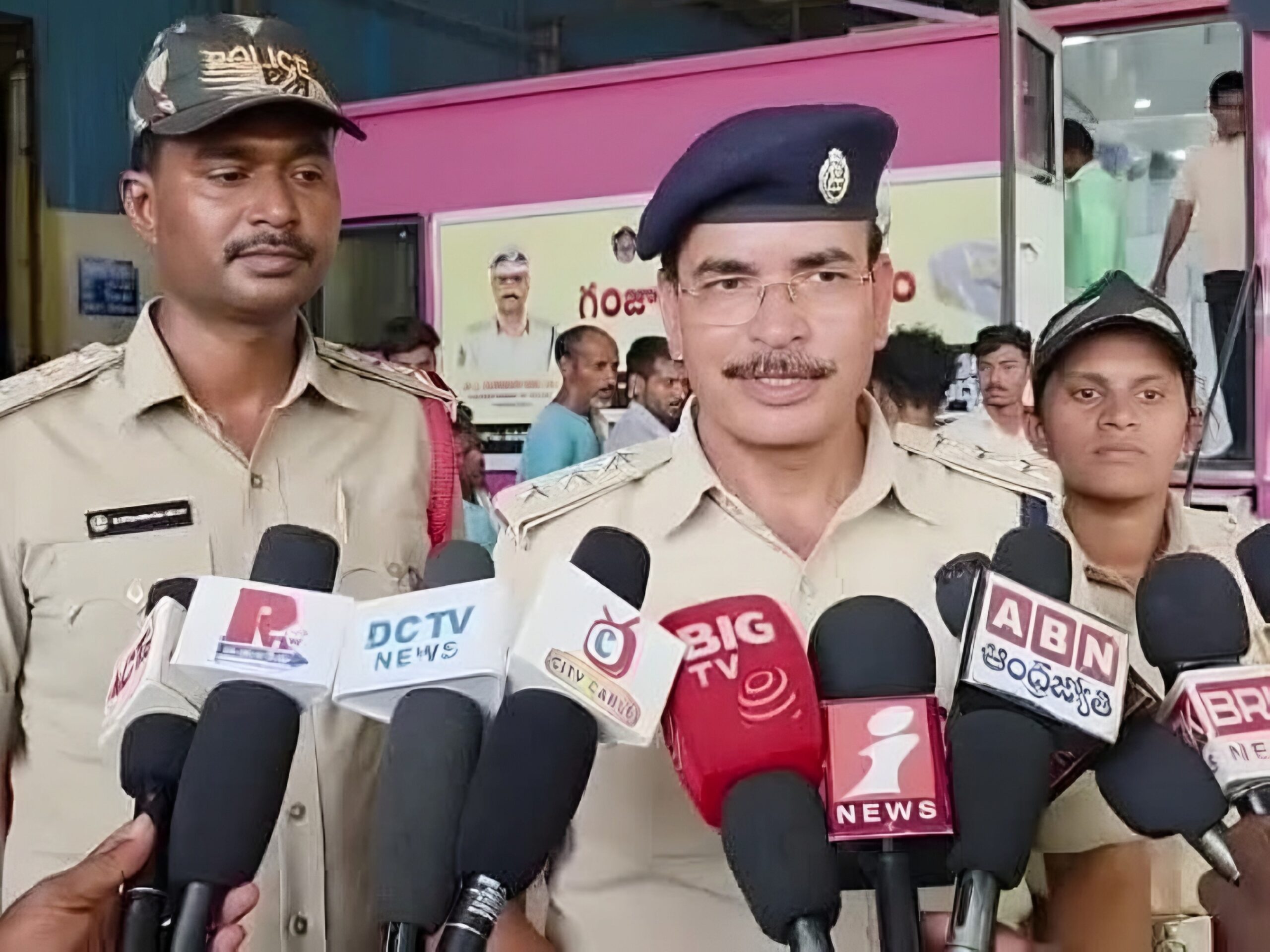 గంజాయిపై పోలీసుల ప్రత్యేక తనిఖీలు