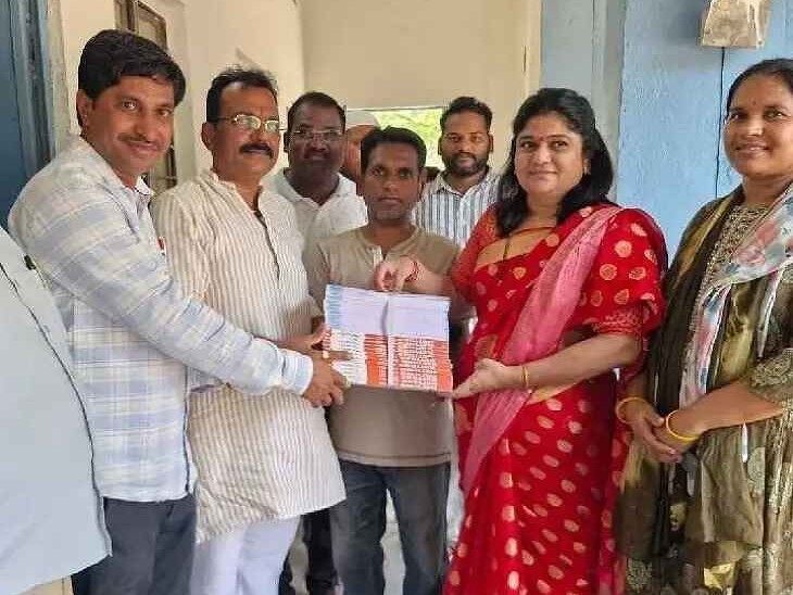 ‘సకాలంలో విద్యార్థులకు పాఠ్యపుస్తకాలు అందించాలి’