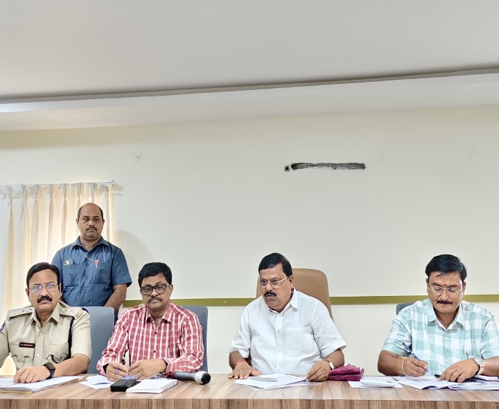 ధాన్యం కొనుగోలుపై ఎమ్మెల్యే బాలునాయక్ సమీక్ష