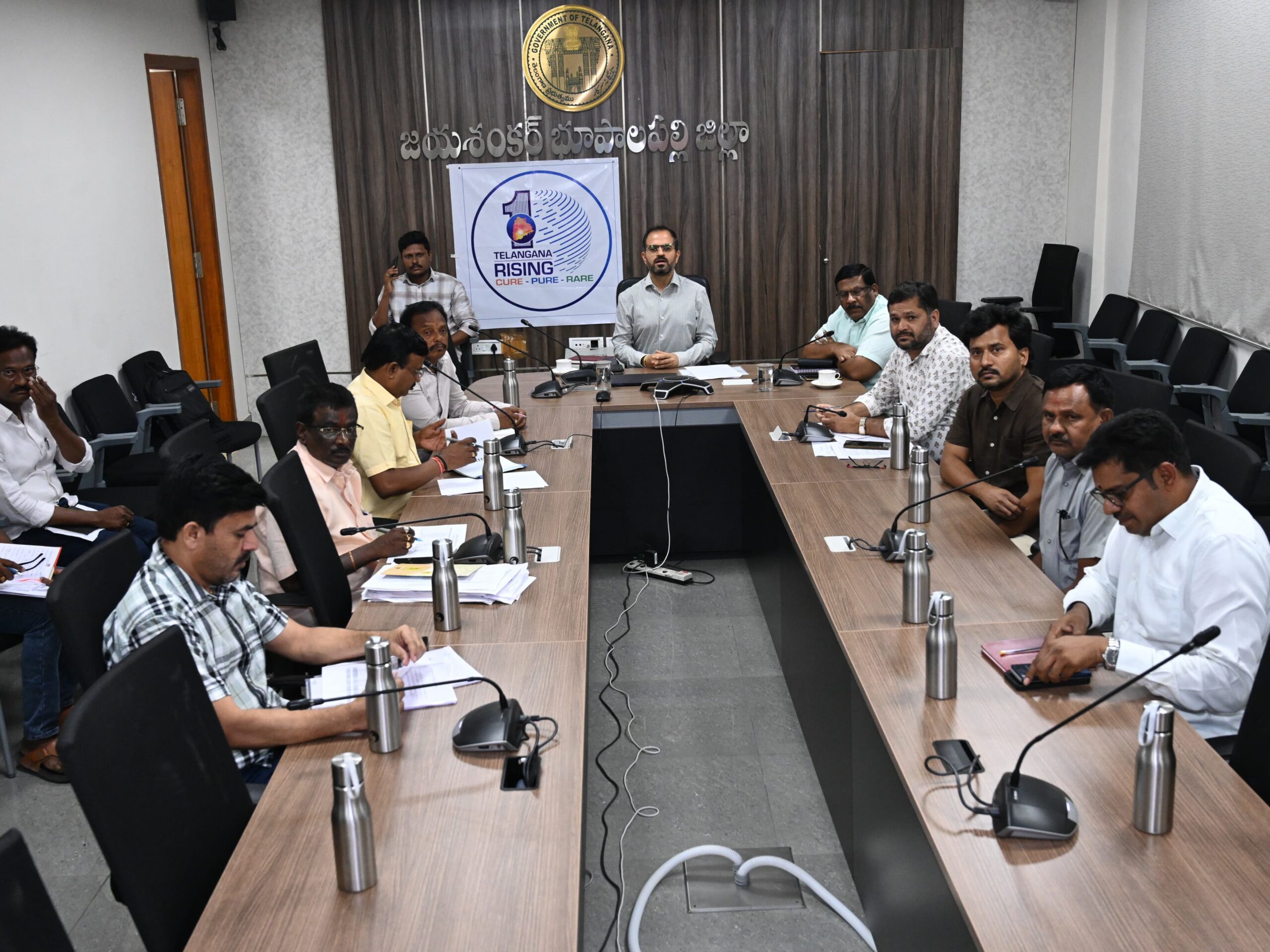 జిల్లాలో ధాన్యం కొనుగోళ్లు వేగవంతం చేయాలి: కలెక్టర్