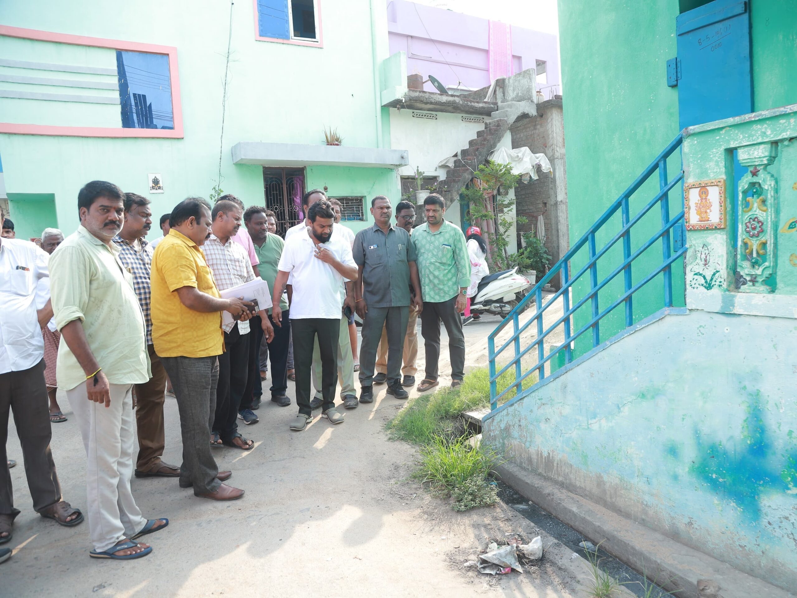 పారిశుధ్యం పై ప్రజలకు అవగాహన కల్పించాలి: మంత్రి సుభాష్