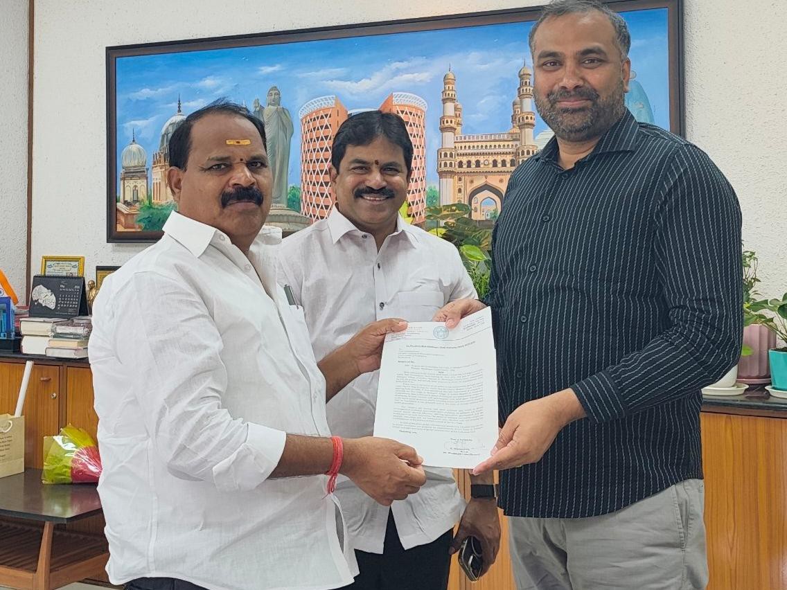 GHMC కమిషనర్ ఆర్.వి కర్ణన్ ను కలిసిన ఎమ్మెల్యే