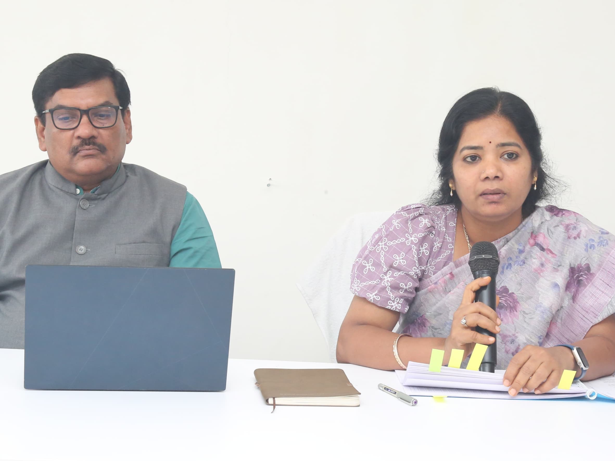 పెన్షన్ పంపిణీలో నిర్లక్ష్యం తగదు: కలెక్టర్