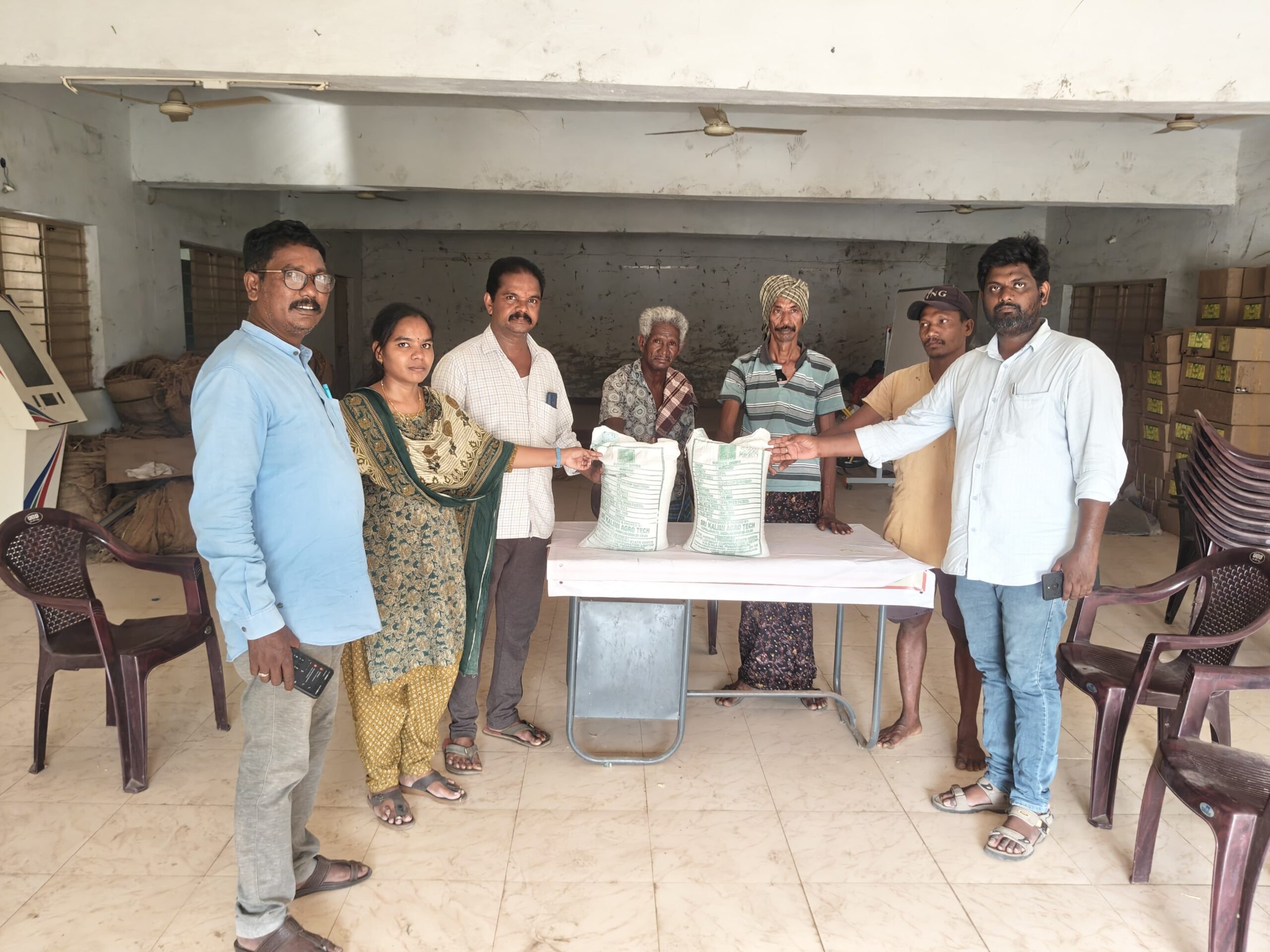 రైతు సేవా కేంద్రాల్లో విత్తనాలు