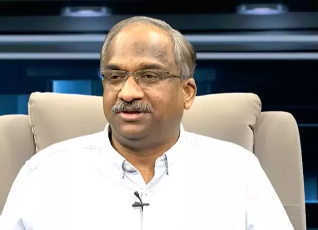 పోలీసులు నాకు నోటీసులు ఇవ్వలేదు: ప్రొ.నాగేశ్వర్