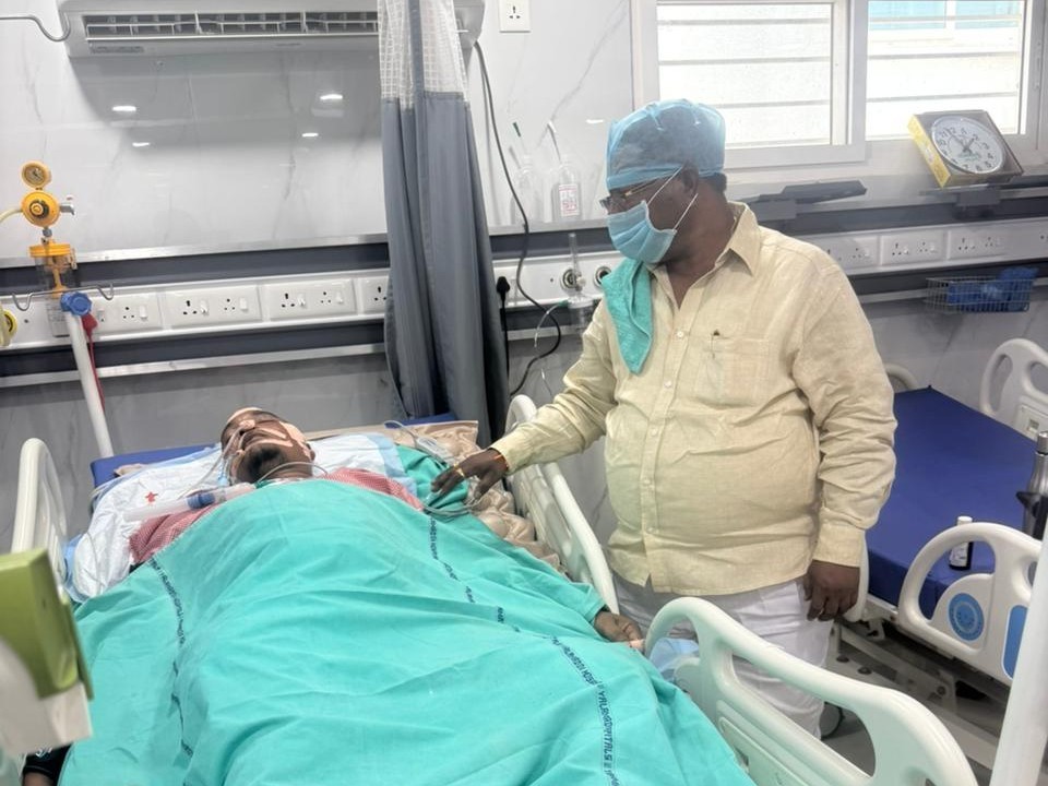 ఆర్థిక సహాయం అందజేసిన మాజీ ఎమ్మెల్యే