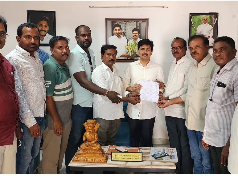 జర్నలిస్టుల సమస్యల పరిష్కారానికి ఎంపీ హామీ
