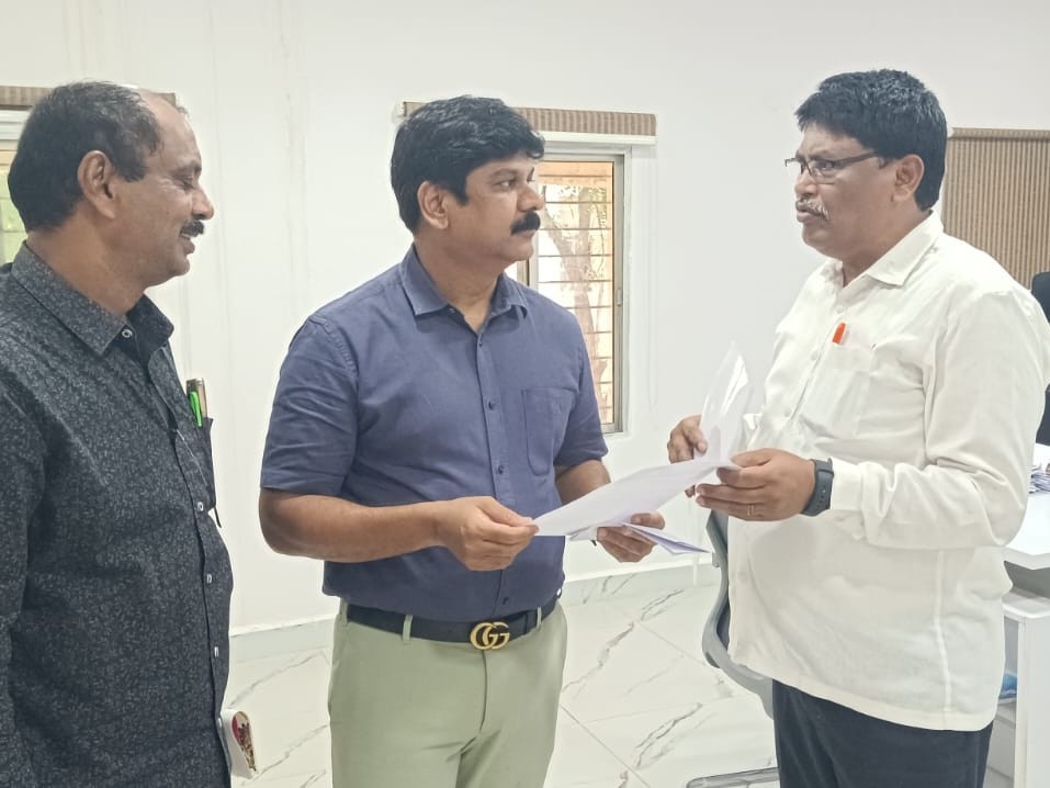 ‘కార్మిక సంఘం ఎన్నికలు నిర్వహించాలి’