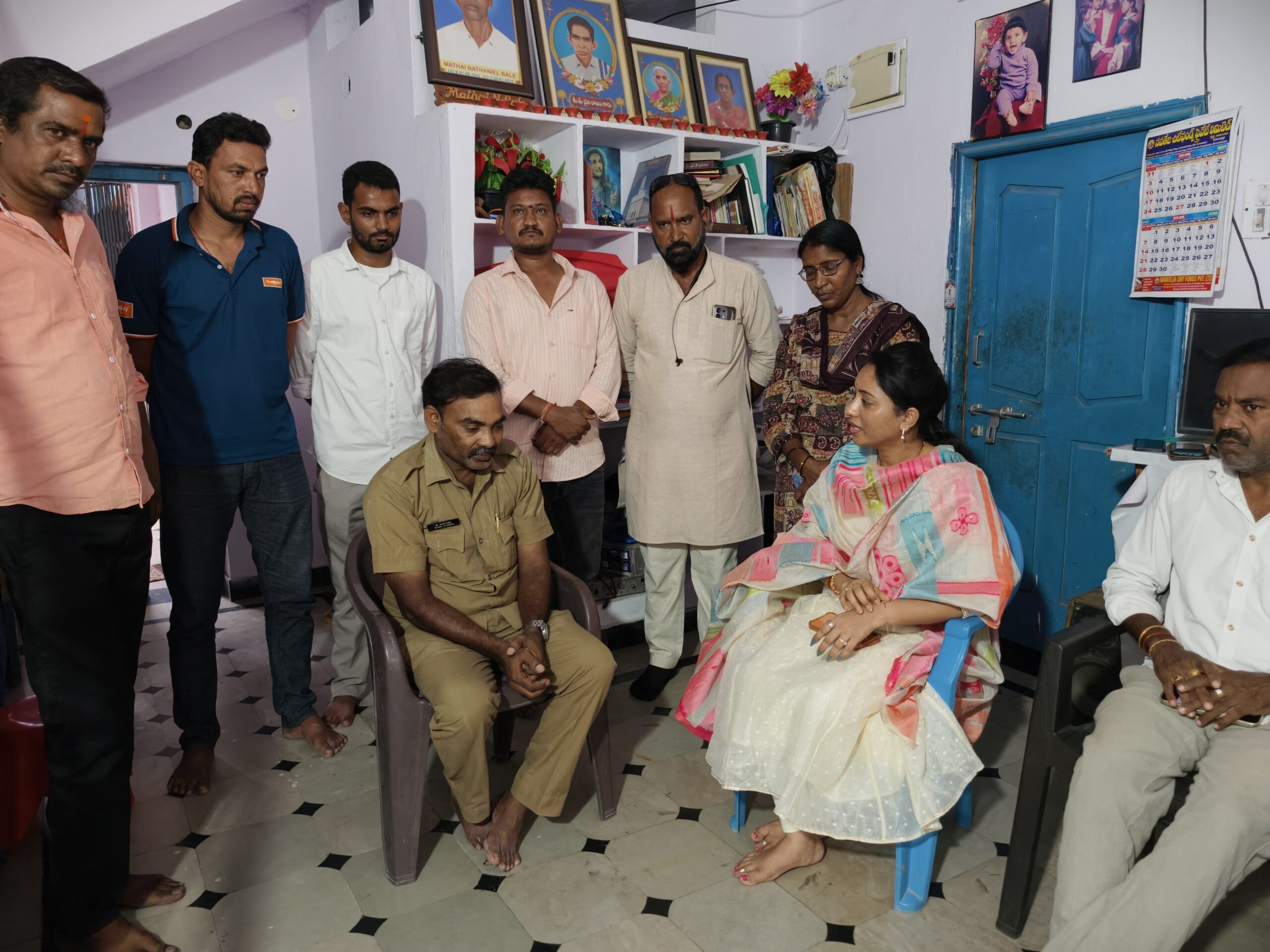 ‘ప్రశ్నించిన ఆర్టీసీ డ్రైవర్‌పై వేటు వేయడం సరికాదు’