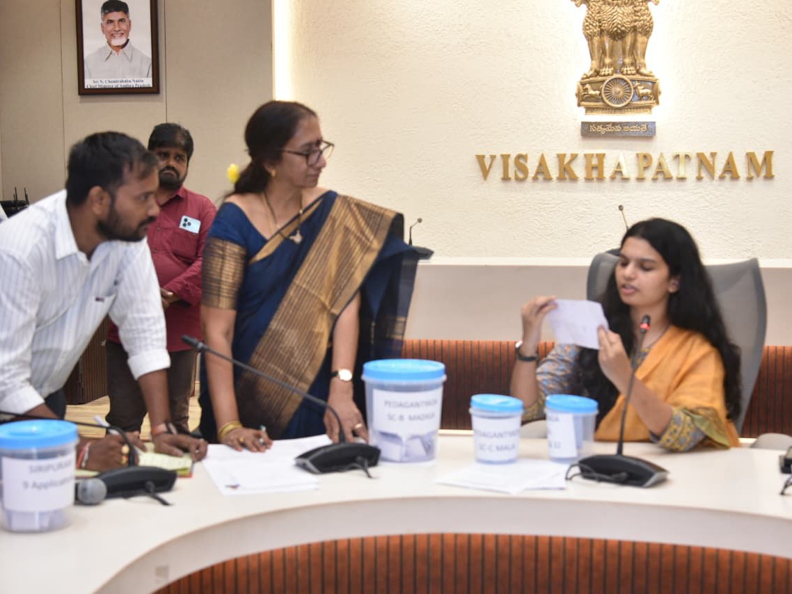 పారదర్శకంగా ఎస్సీ కార్పొరేషన్ షాపుల కేటాయింపు