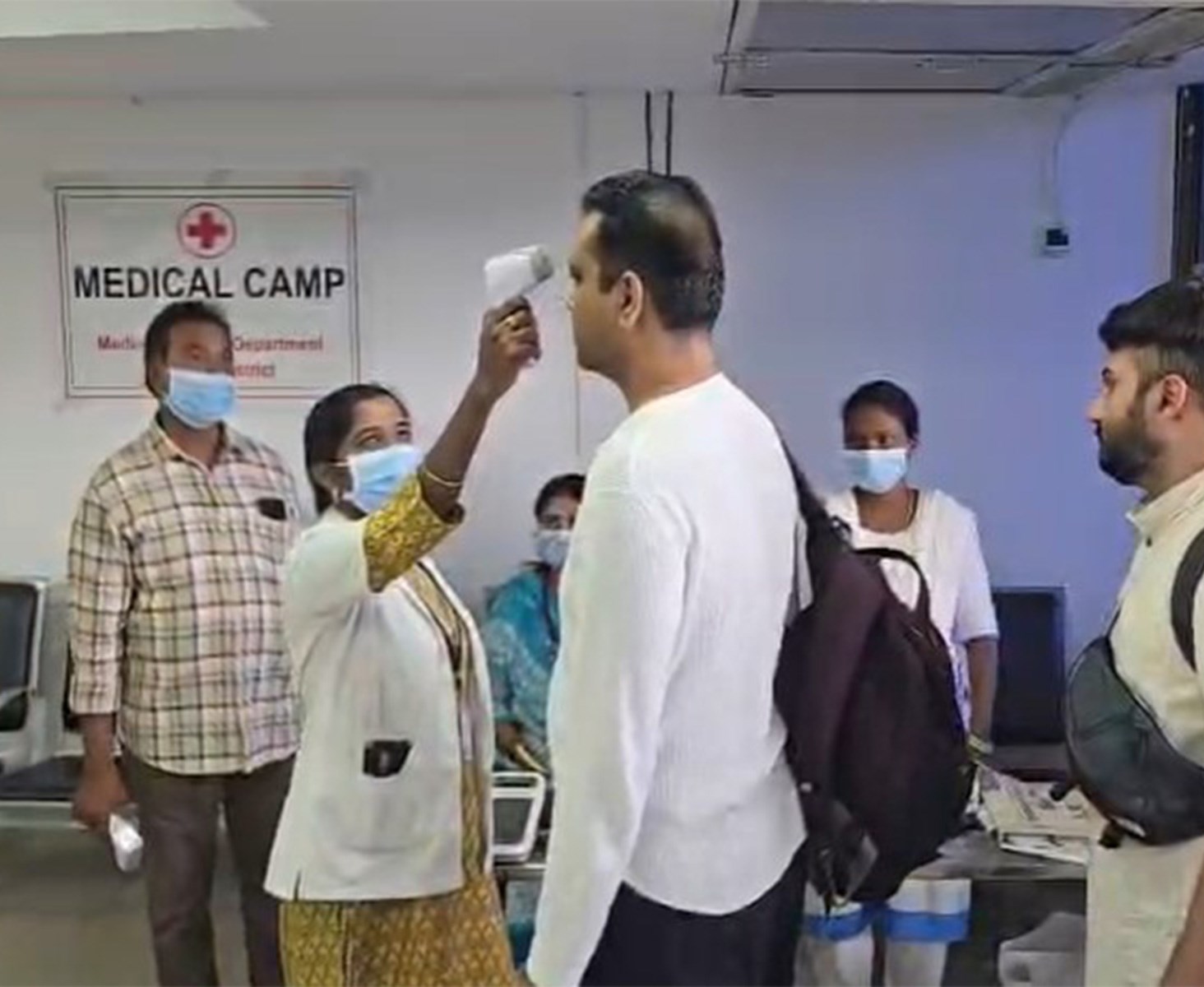 విజయవాడ ఎయిర్ పోర్టులో ‘ఎబోలా’ స్క్రీనింగ్ టెస్టులు
