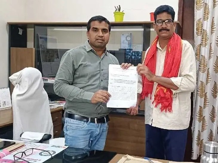 ఇంఛార్జ్ శానిటరీ ఇన్స్‌పెక్టర్‌పై ఫిర్యాదు