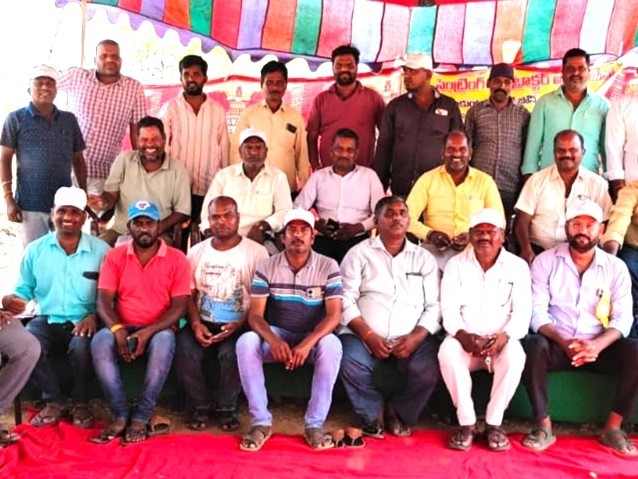 కొనసాగుతున్న సెంటర్ కాంట్రాక్టర్ల సమ్మె