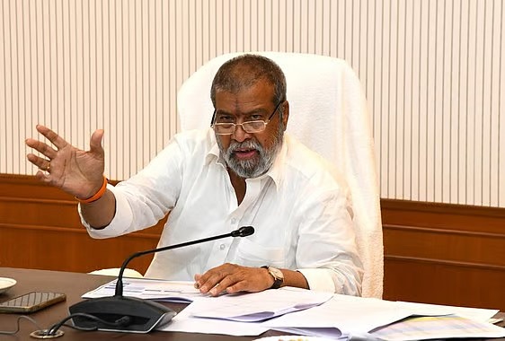 ఎబోలాపై ఎవరూ ఆందోళన చెందవద్దు: మంత్రి దామోదర