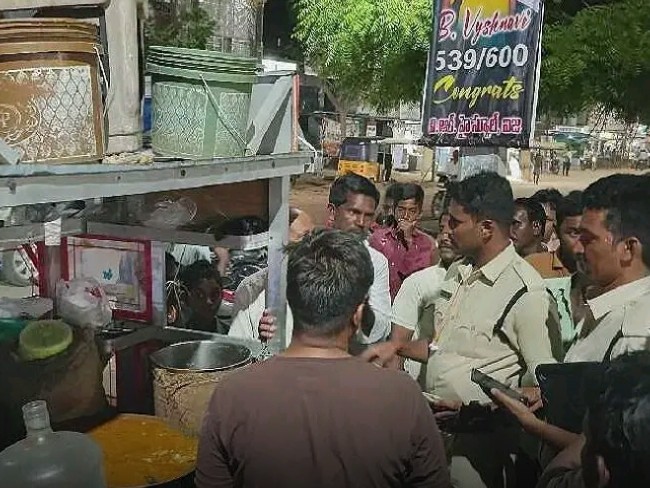పానీపూరి తిని 15 మందికి అస్వస్థత