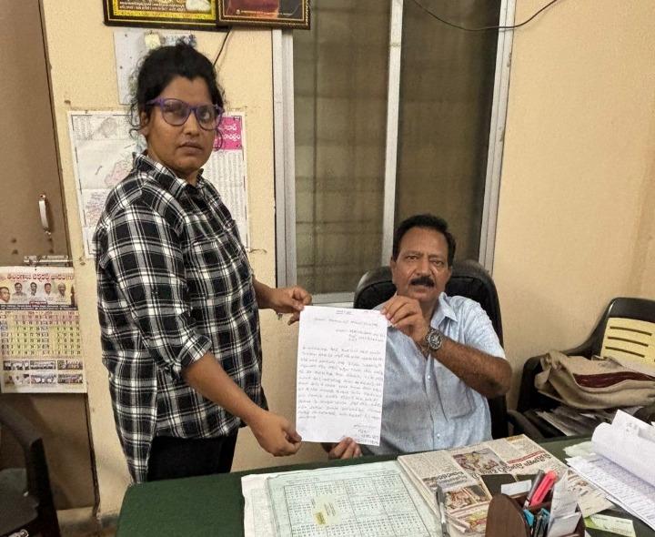 ‘నాలెడ్జ్ పార్క్ జూనియర్ కాలేజీపై చర్యలు తీసుకోవాలి’