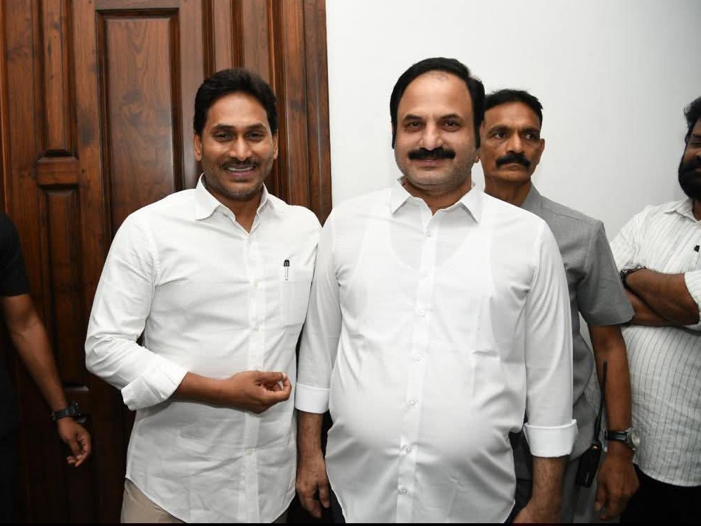 వైఎస్ జగన్‌ను కలిసిన మాజీ ఎమ్మెల్యే