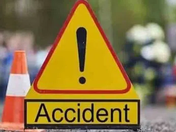 రెండు బైక్‌లు ఢీ.. ఒకరికి తీవ్ర గాయాలు