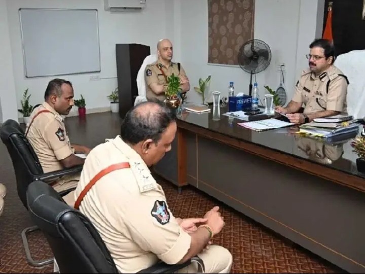 పాలకోడేరు ఎస్పీ కార్యాలయాన్ని తనిఖీ చేసిన ఐజీ