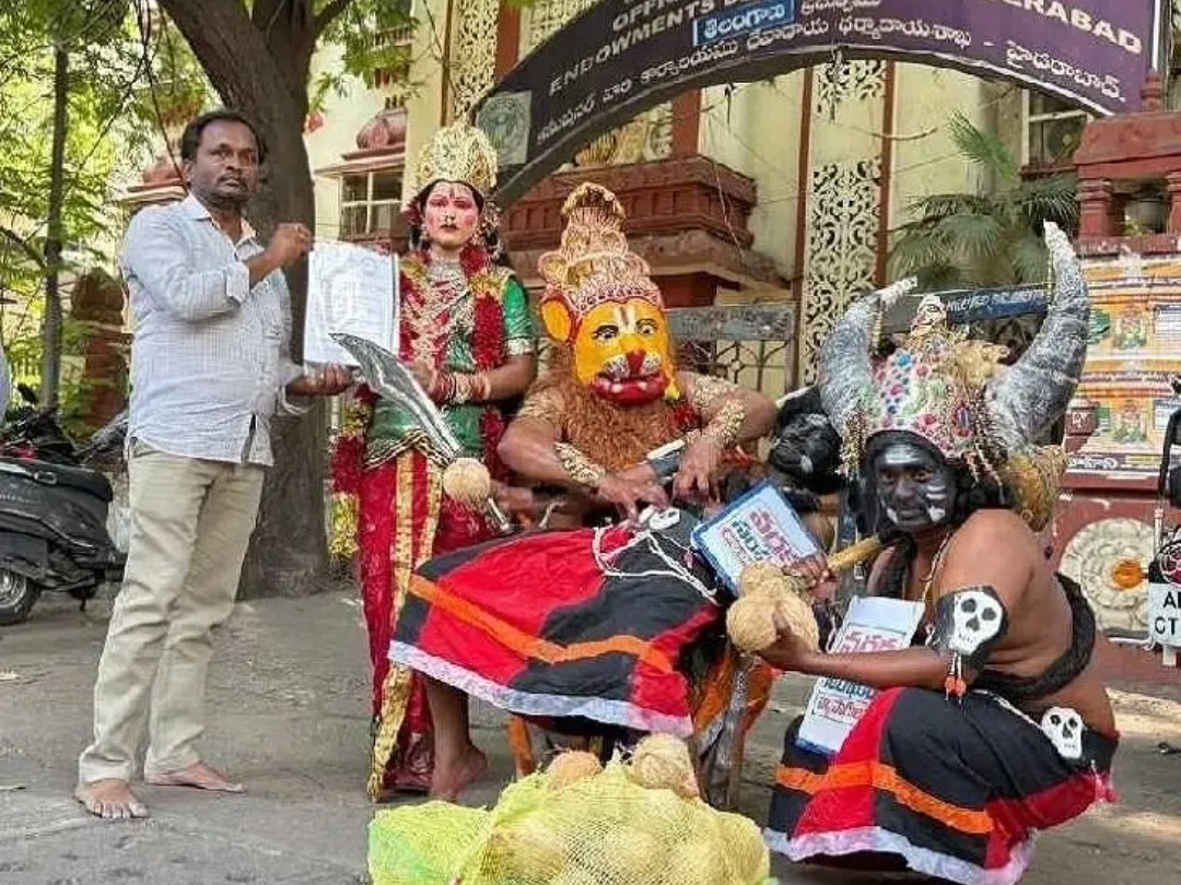 యాదాద్రి కొండపై దోపిడీ ఆపాలని వినూత్ననిరసన