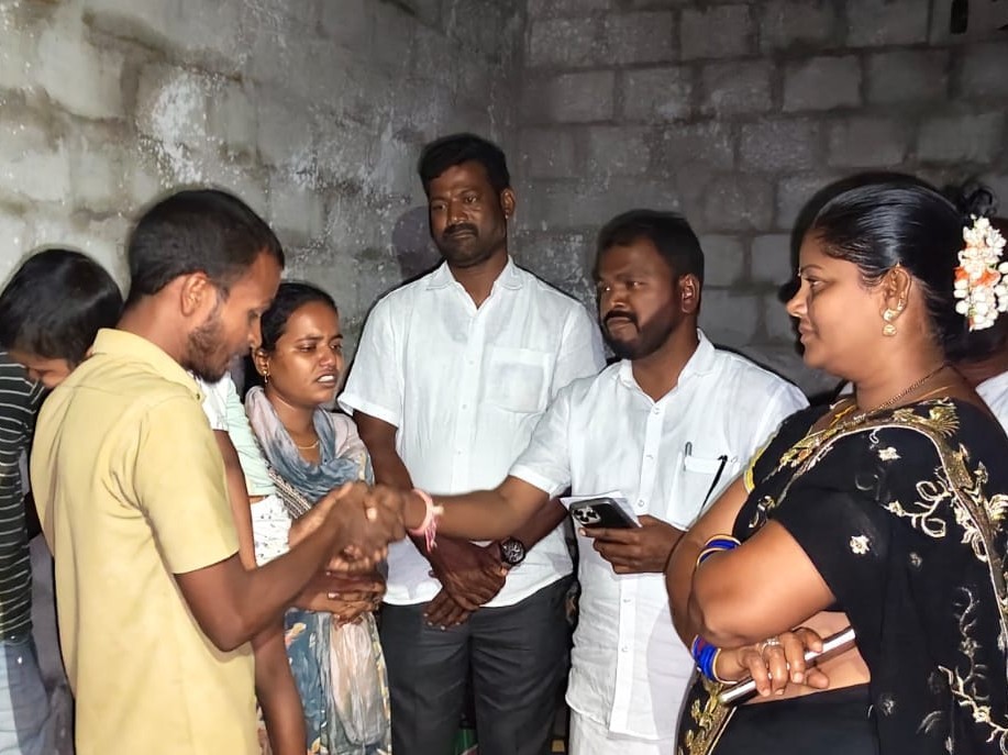 బాధిత కుటుంబానికి జనసేన సాయం