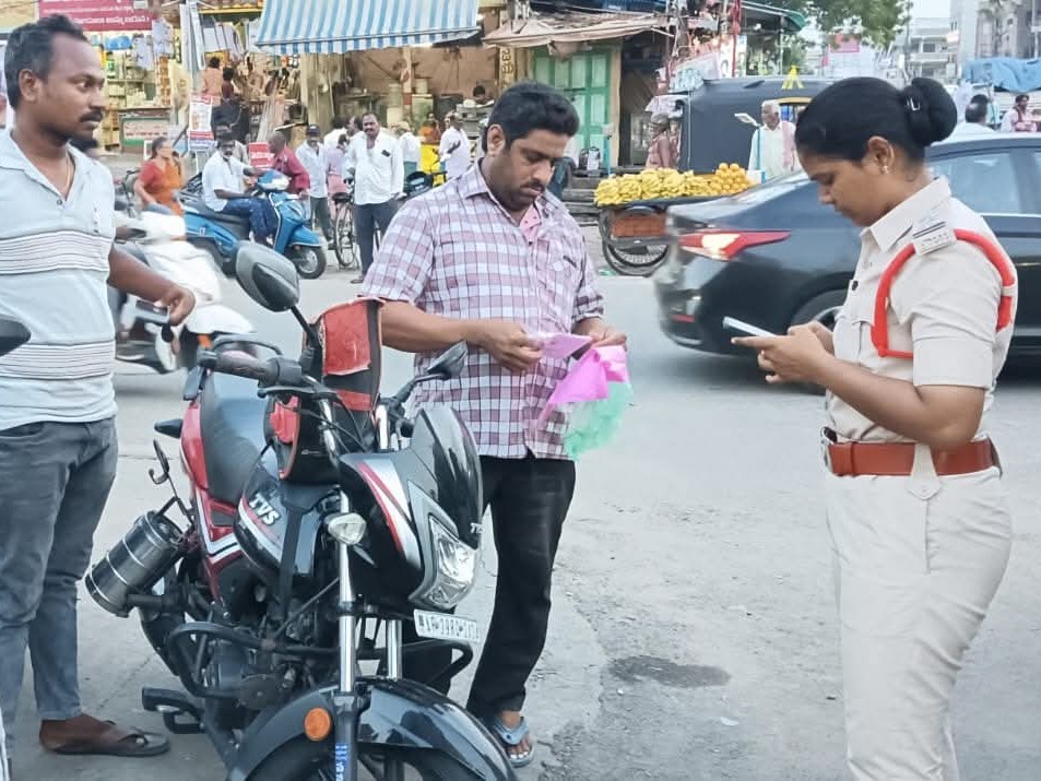 రోడ్ సేఫ్టీ డ్రైవ్.. రూ.1.13 లక్షల జరిమానా!