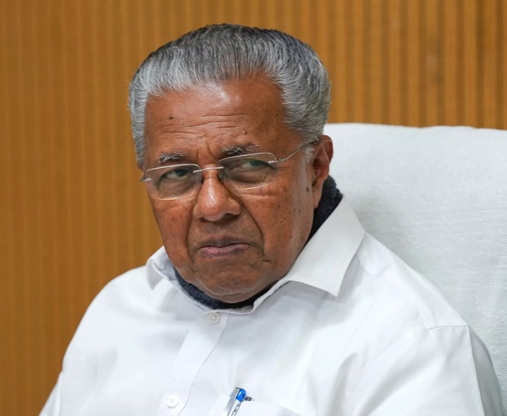 కేరళం మాజీ సీఎం పినరయి విజయన్‌కు బిగ్ షాక్