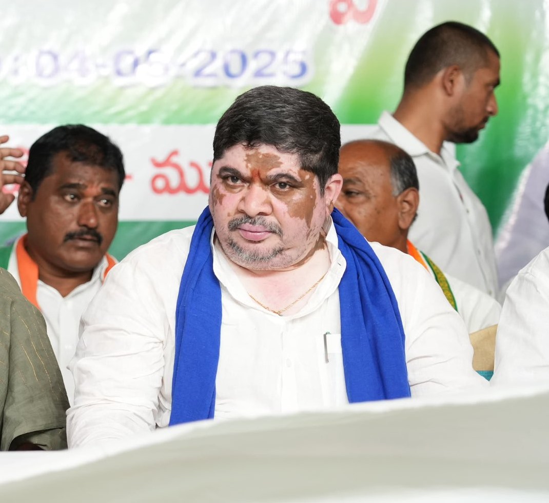ఈవీ బస్సులను ప్రారంభించిన మంత్రి పొన్నం