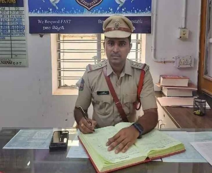 వర్షాల పట్ల జాగ్రత్తలు తీసుకోవాలి: ఎస్సై