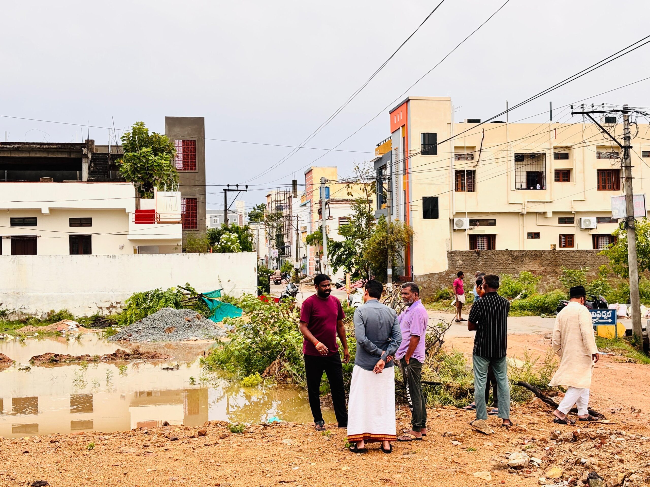 పారిశుద్ధ్య చర్యలను పర్యవేక్షించిన మున్సిపల్ కార్పొరేటర్