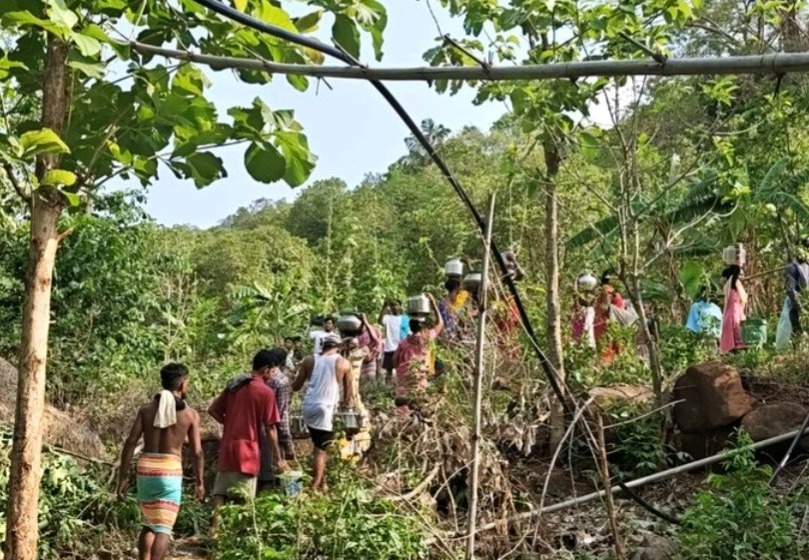 గుక్కెడు నీటి కోసం గిరిజనుల ఇబ్బందులు